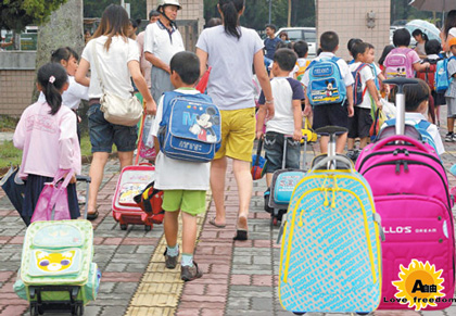 怎么選擇幼兒園書包廠家