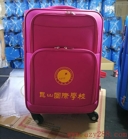 愛自由箱包為昆山國際學校定制環保學生書包