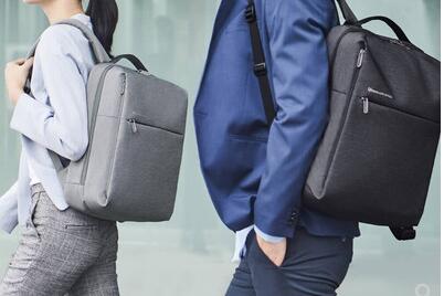 企業送員工定制電腦包，是手提包好還是背包好?